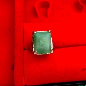 Large emerald like ring